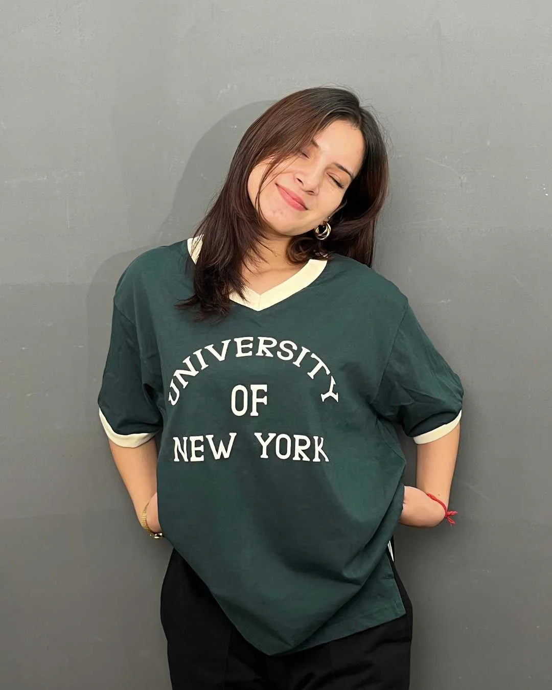 Uni NY Tap-Out V-Neck Oversize T-Shirt
